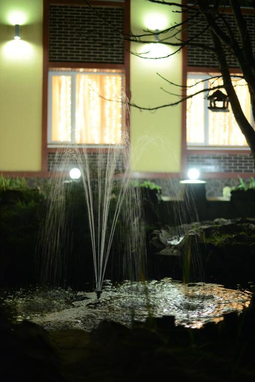 Ялинка Готель Vyshkiv Exterior foto